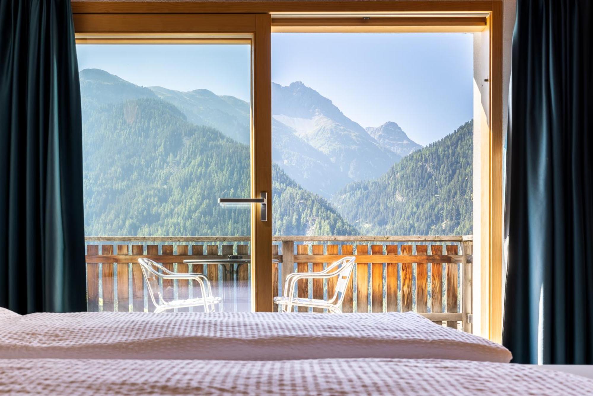 Schorta'S Alvetern - Boutique Hotel & Restaurant Ardez Bagian luar foto